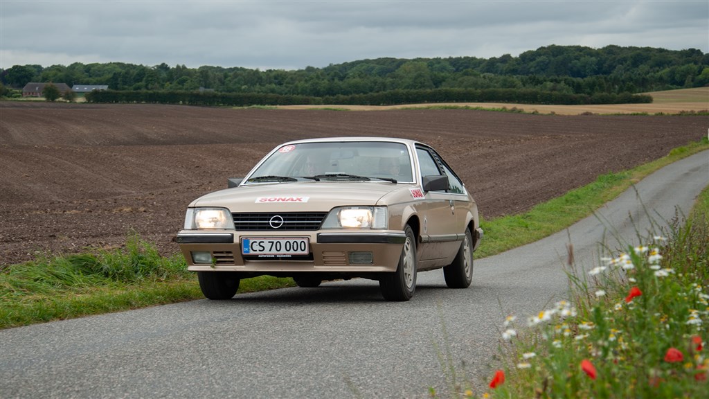 Hans-Jørn Søgaard Andersen, Silkeborg og Kaj Mikkelsen, Sporup kørte i den sensommerfarvede natur en 1. plads hjem i Touring klassen.
(Foto: rallypics.dk-Viggo Johansen)